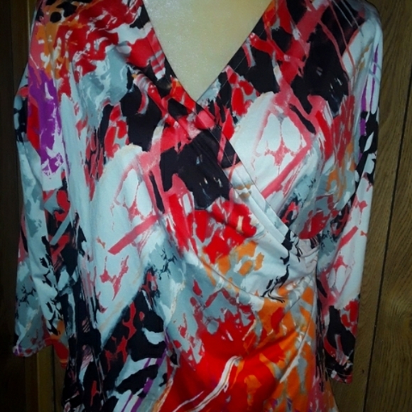 Womans Size Medium Blouse Midsleeved Multicolored Shirt Loosefit V-Neck Top - Picture 2 of 4